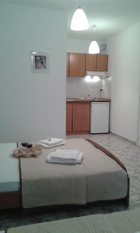 Katerinas Apartment Néos Marmarás